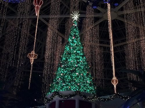 A Holiday Date Night at Gaylord Palms - Orlando Date Night Guide