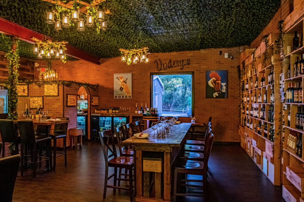 Orlando Date Night Ideas - Pizza and Wine at The Wine Barn