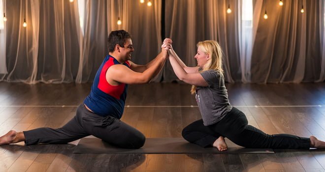 5 Reasons Couples Should Do Yoga Together