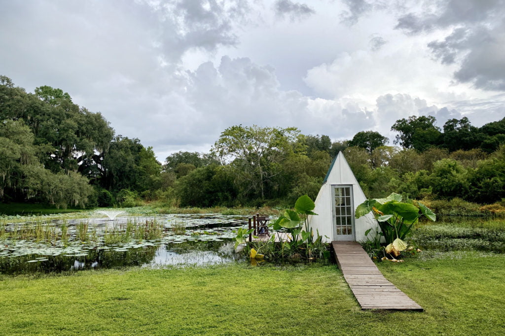 enchanted oaks farm and lakehouse