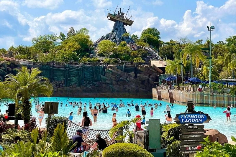 Teen Beach Party Typhoon Lagoon - Tour America