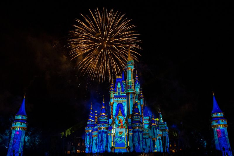 cinderella castle disney world fireworks