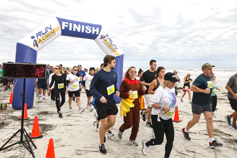 runners on the beach at Florida Turkey Trot 5K Daytona Beach - Image credit Florida Turkey Trot