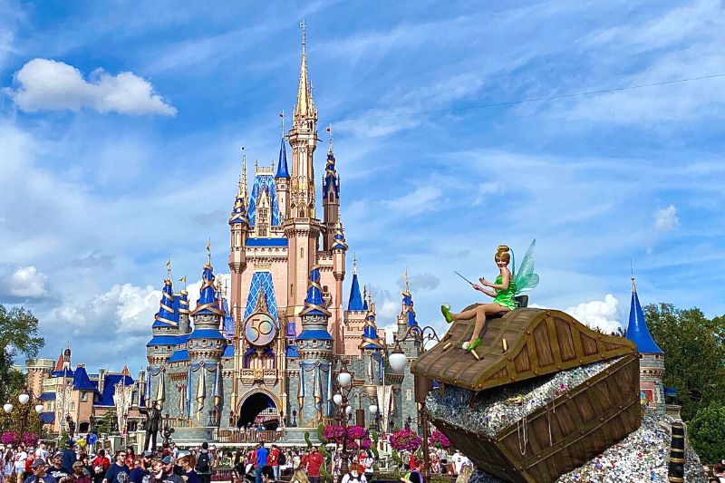 Fab Five in front of Cinderella's Castle - Main Street USA © Disney