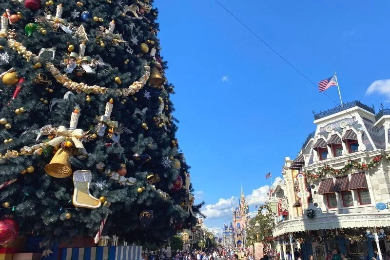 Dolphin Mall is a Magical Winter Wonderland with 18th annual snowfall  tradition, photos with Santa, and more