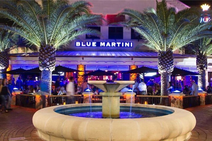 Outdoor Lounge at Blue Martini Orlando at night