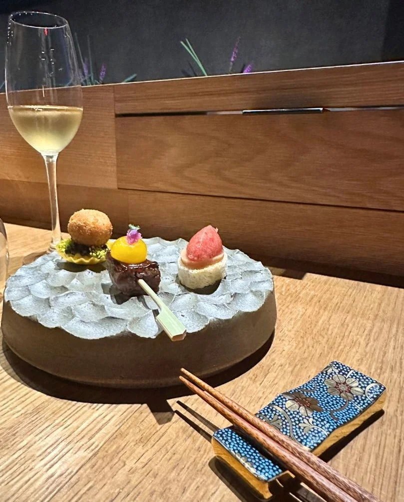 https://www.orlandodatenightguide.com/wp-content/uploads/2023/07/Soseki-Modern-Omakase-Opening-Course-and-Wine-Pairing-Dani-Meyering.jpg.webp